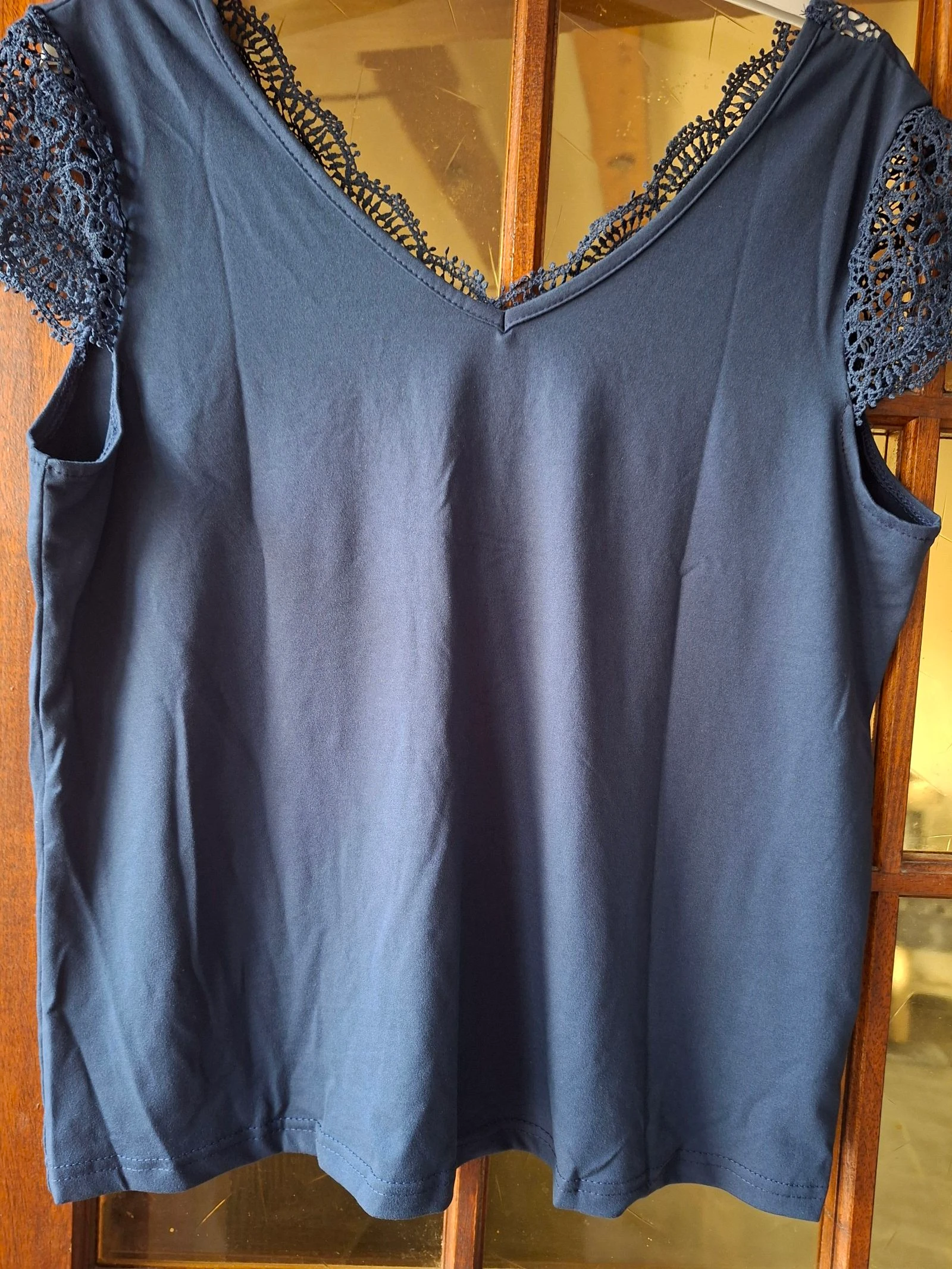 Marineblauwe top met kant op de rug – Maat L – Elegant en comfortabel – photo 5